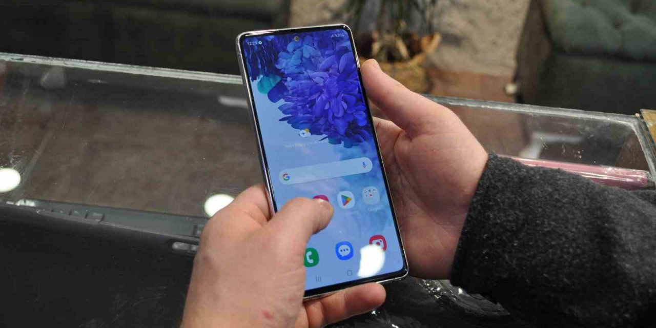 Üst Model Telefonlardaki Kronik Amoled Yanığı Sorununa Dikkat