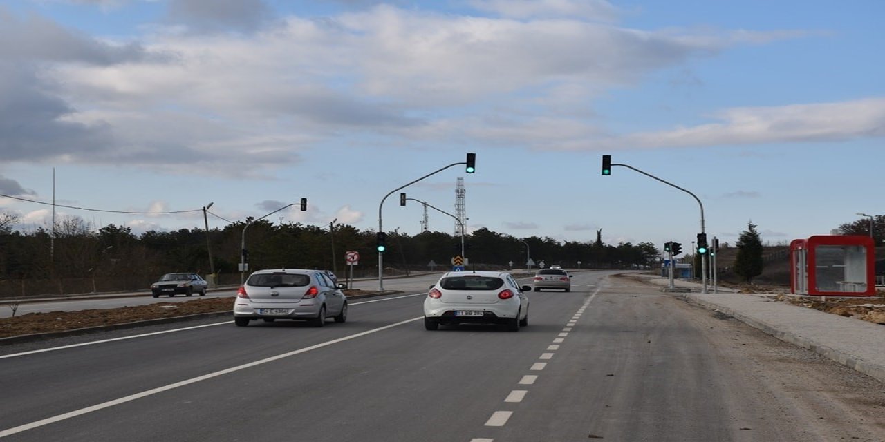 Trafik Işıklarına Ve Trafik Kurallarına Uymaya Davet Etti