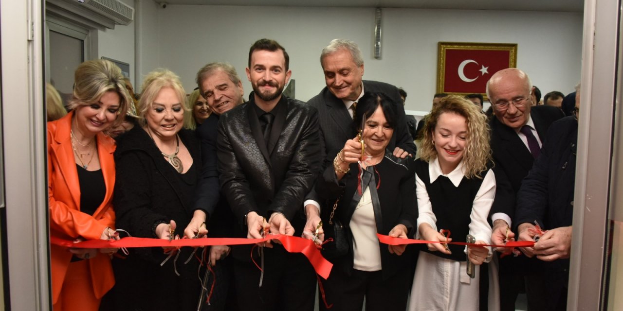 Zeki Müren ve Şükrü Tunar Sergisine Yoğun İlgi