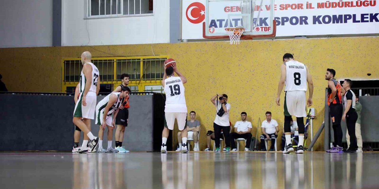 Büyükşehir Basketbol Takımı, İstanbul’dan Zaferle Döndü