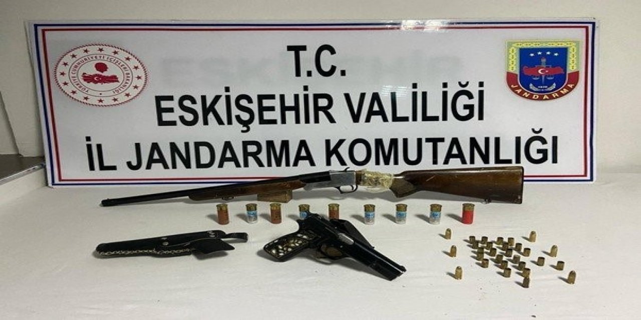 Jandarma Operasyonlarında Çok Sayıda Silah Ve Tarihi Eser Ele Geçirildi