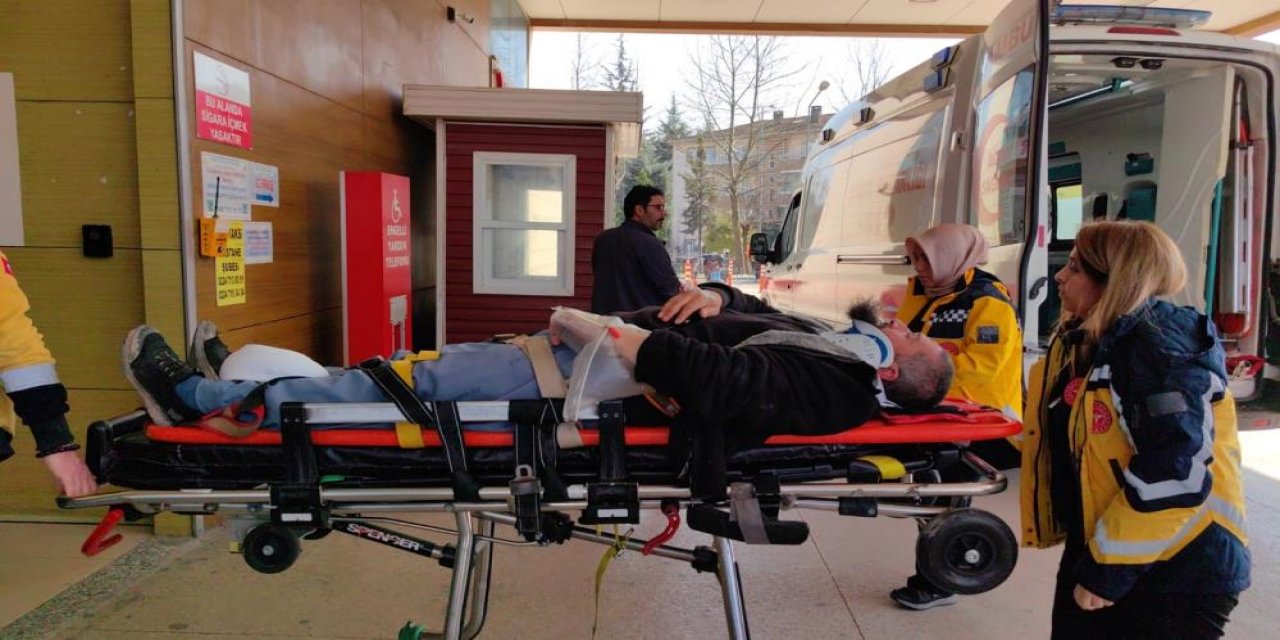 Kereste Yüklü Kamyonun Freni Patladı, Sürücü Yaralandı