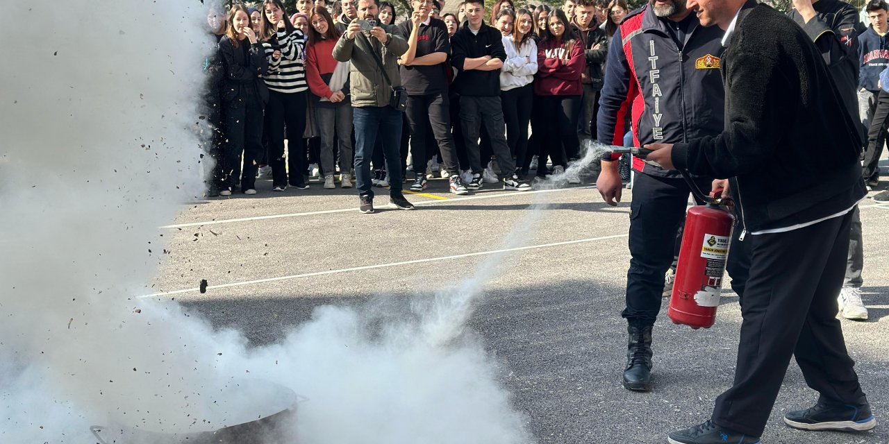 Lise öğrencilerine yangın eğitimi verildi