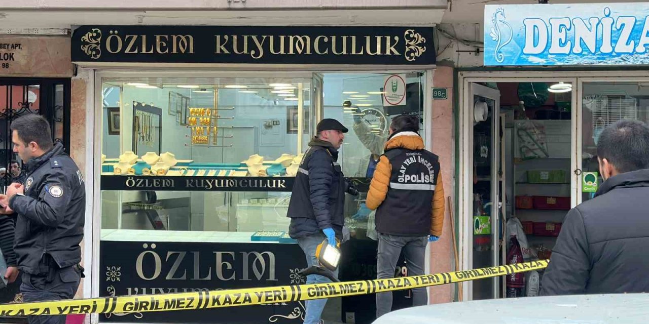 3.5 Milyon Tl’lik Silahlı Ve Kar Maskeli Kuyumcu Soygunu