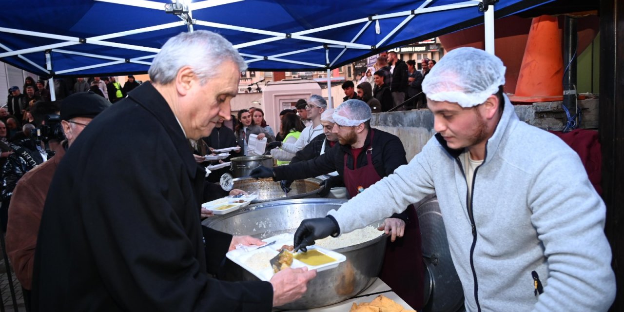 Bozüyük’te ilk oruçlar iftar çadırında açıldı