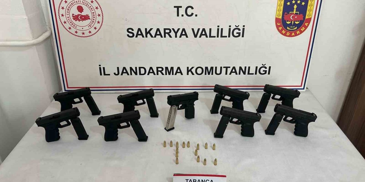 Jandarmanın Durdurduğu Araçtan Cephanelik Çıktı: 2 Gözaltı