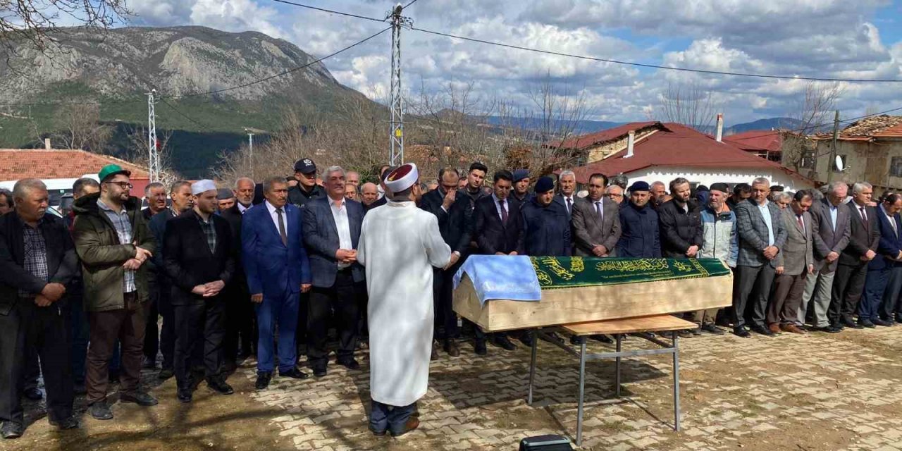 Kalp Krizi Sonrası Hayatını Kaybeden Muhtar Toprağa Verildi