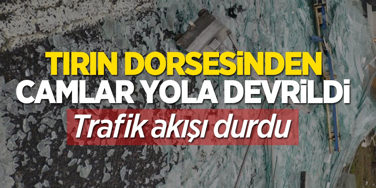 Tırın Dorsesinden Camlar Yola Devrildi, Trafik Akışı Durdu