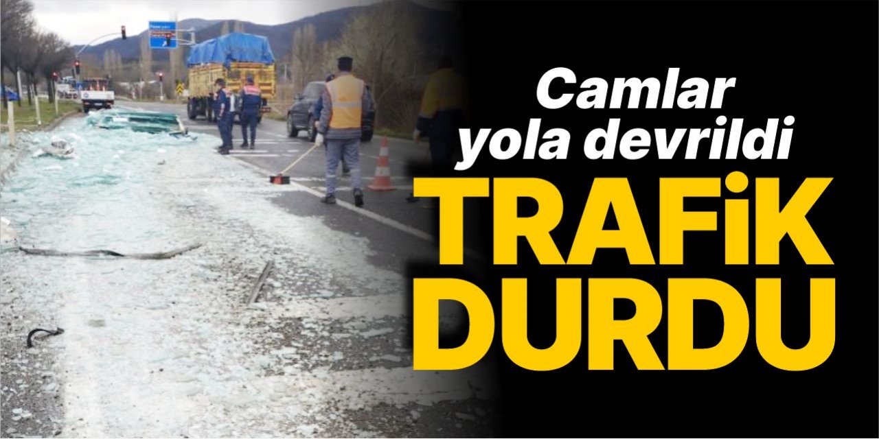 Camlar yola devrildi, trafik durdu!