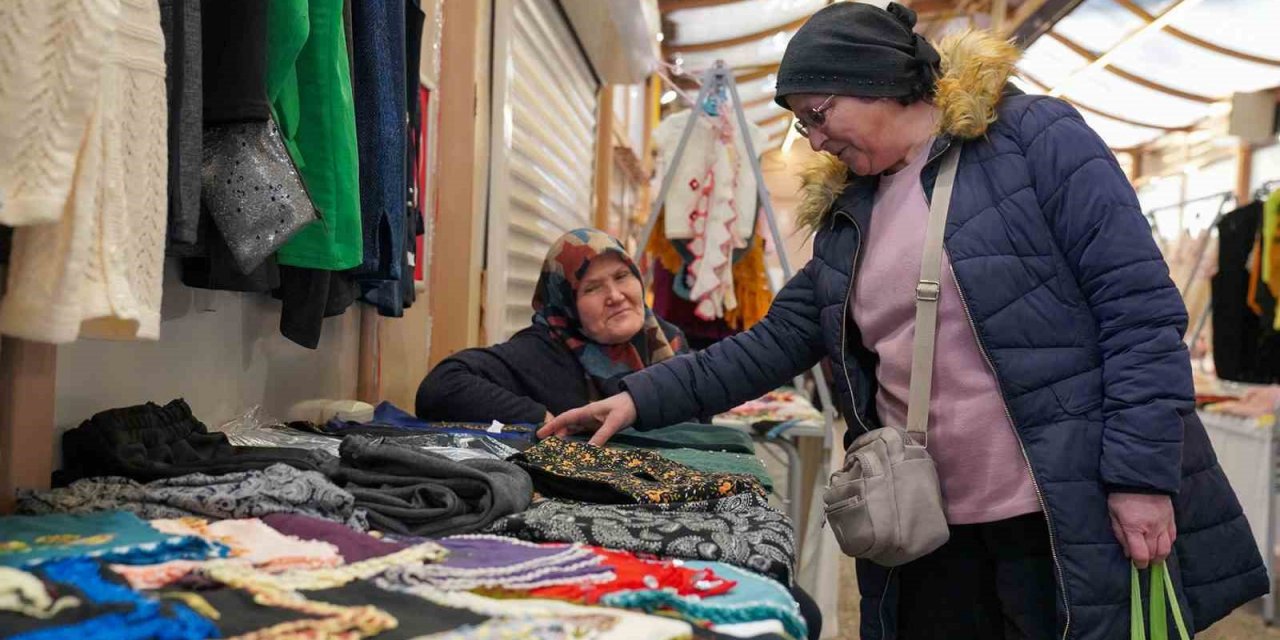 Kadınların El Emeği, 8 Yıldır Hanımeli Sokak’ta Sergileniyor