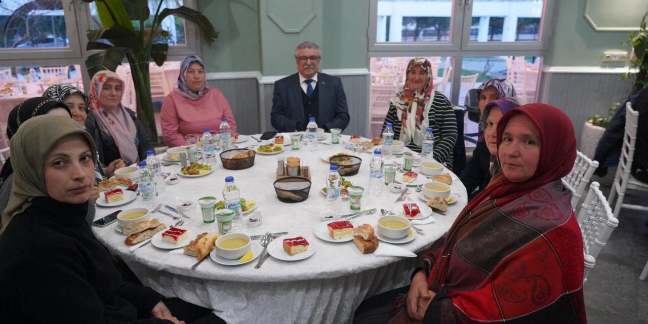 Başkan Sadık Kaya Belediye Personeli ile iftar yaptı