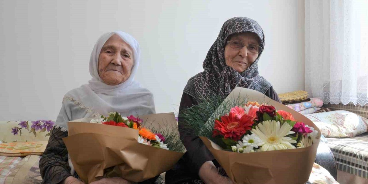 102 Yaşındaki Hastaya Ve Kızına Ziyaret