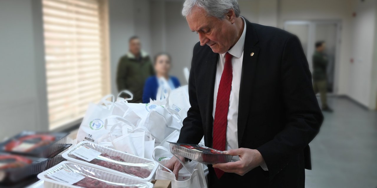 İhtiyaç sahibi ailelere nakdi ve bayram paketi desteği yapıldı