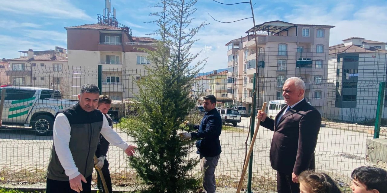 Kayıboyu 4-6 yaş Kur’an Kursu bahçesi ağaçlandırıldı