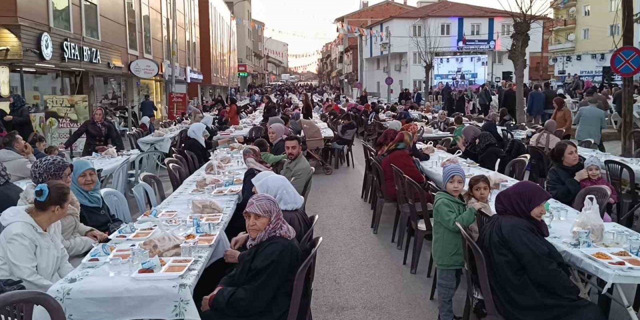 5 Bin Kişi İftar Yemeğinde Buluştu