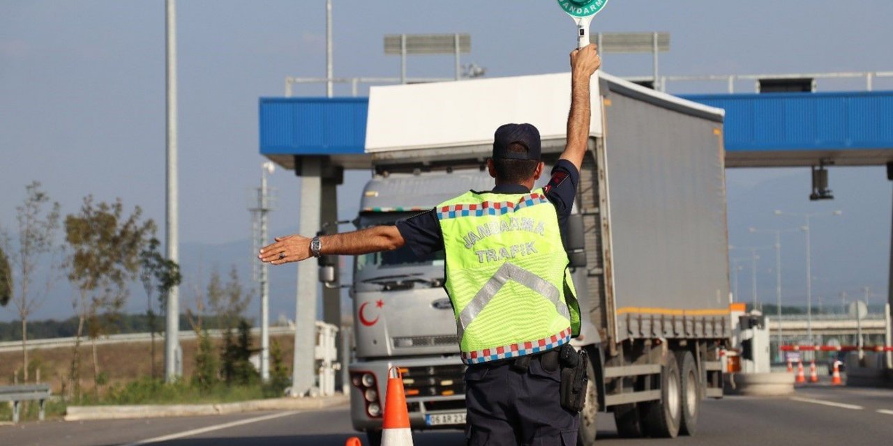 Jandarma Denetledi, Bir Ayda 626 Araç Ve 157 Sürücü Trafikten Men Edildi