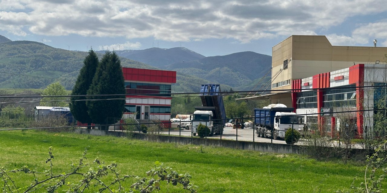 Konteynerde kalan kamyon şoförü ölü bulundu