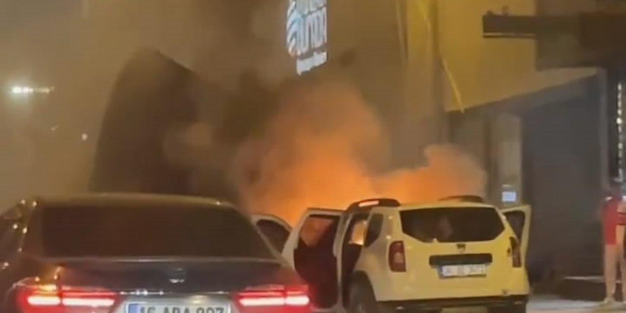 Bursa’da Seyir Halindeki Otomobil Alev Alev Yandı
