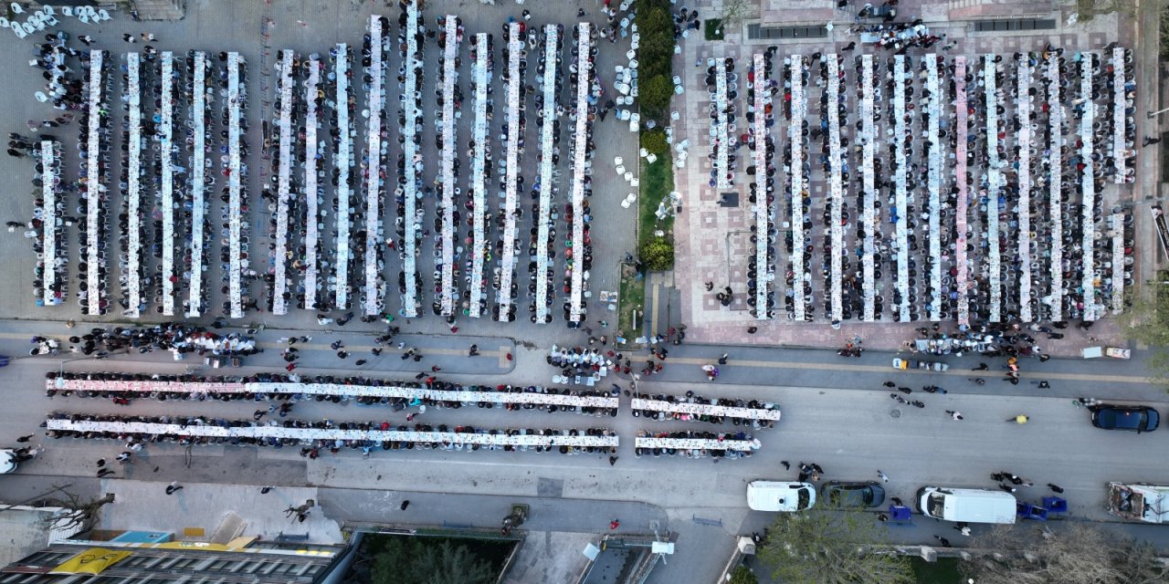 Binlerce kişi iftarda buluştu