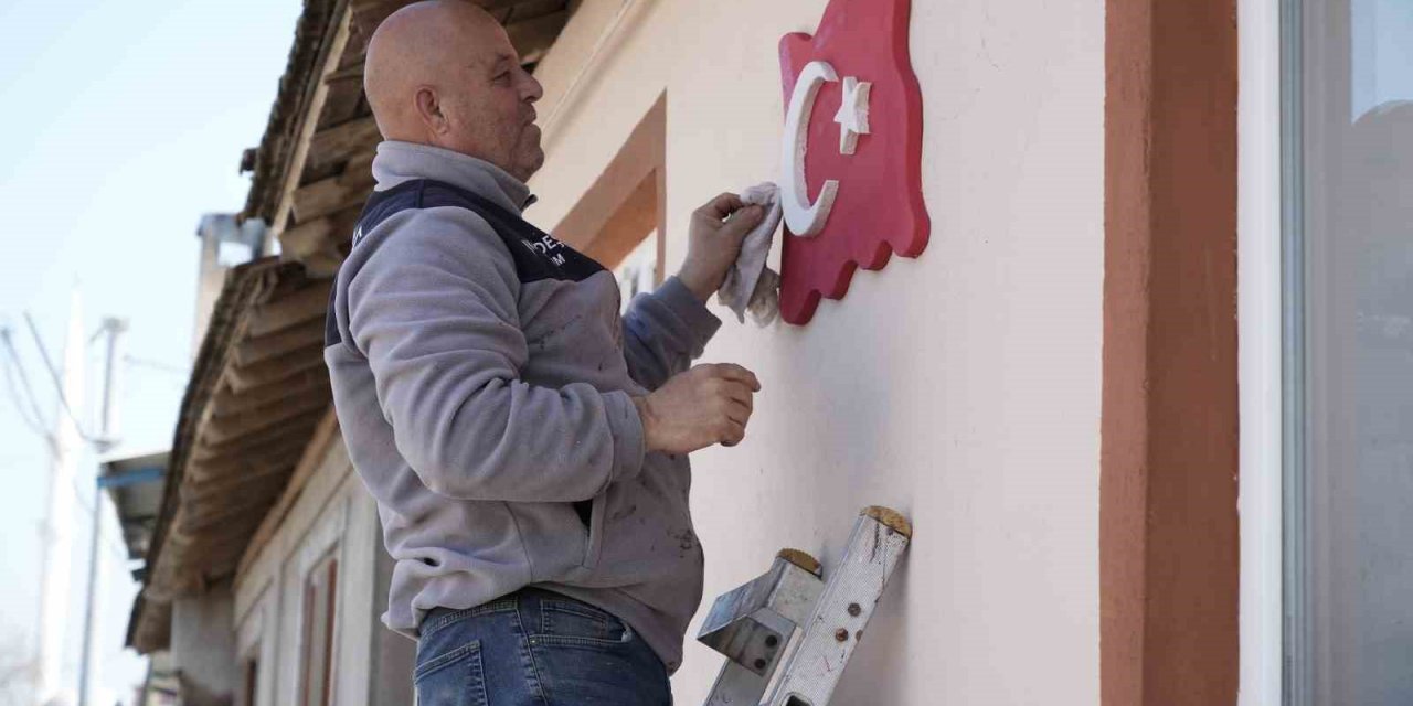 Boyacı Muhtar Adayı Evleri Boyama Vaadiyle Zafer Kazandı