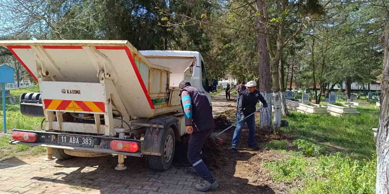 İlçe Mezarlığı Temizlendi