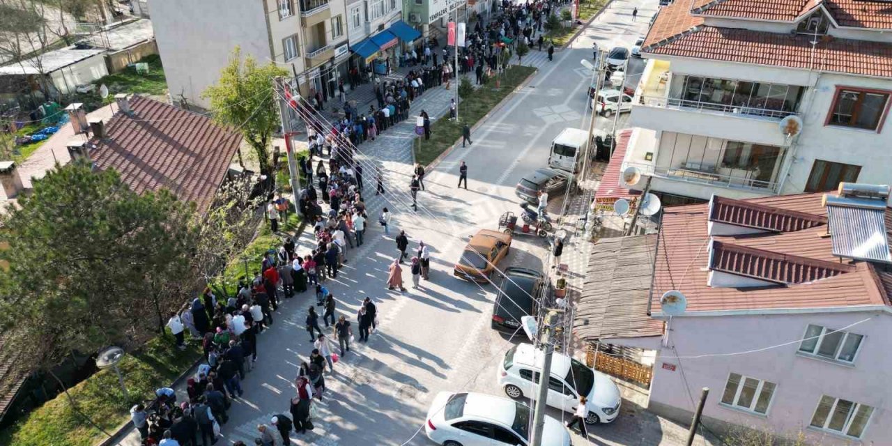 Şeker Dağıtma Geleneklerini Bu Bayram Da Sürdürdüler