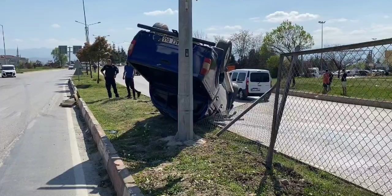 Kamyonet Düz Yolda Takla Attı