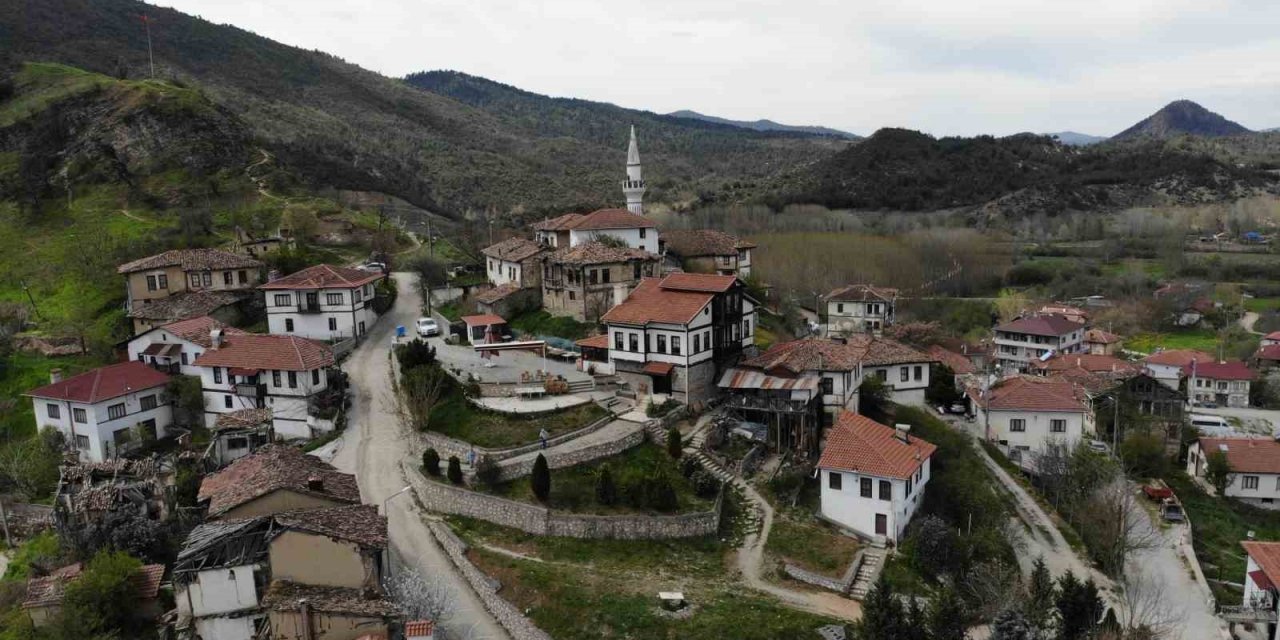 Bu Evler Görenleri Tarihi Yolculuğa Çıkarıyor