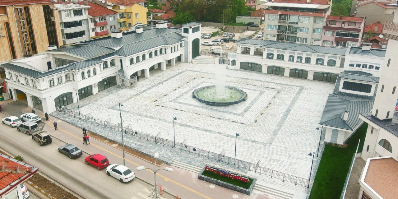 Bozüyük'te Çarşı Meydanı'na Yoğun İlgi