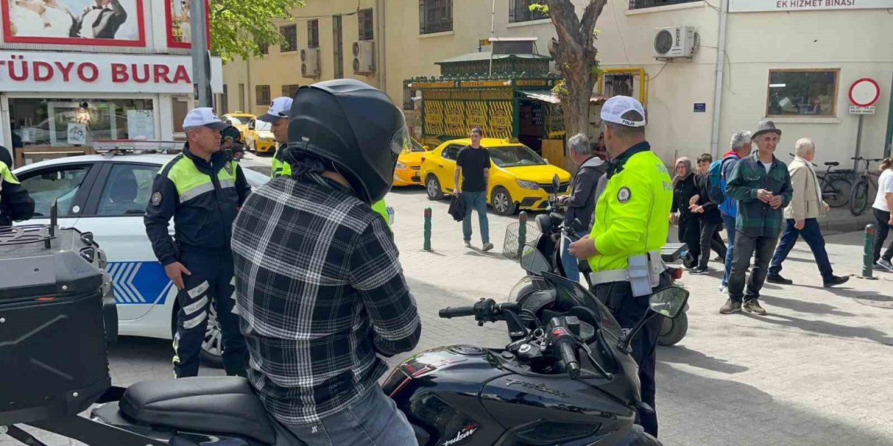 Araç Girişinin Yasak Olduğu Caddede Polis Denetim Yaptı
