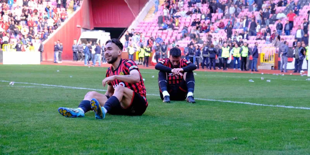 Futbolcular Gözyaşlarına Hakim Olamadı