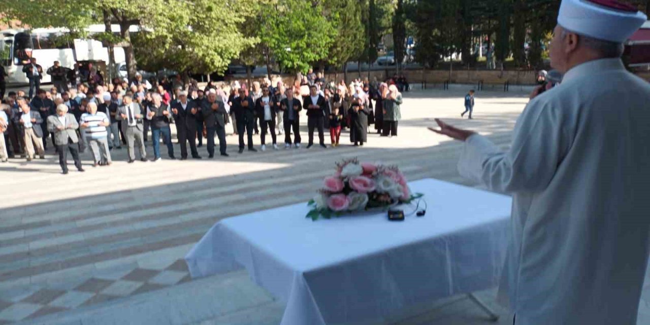 Hayırseverlerin Desteği İle Hafızlığı Bitiren Öğrenciler Umreye Gitti