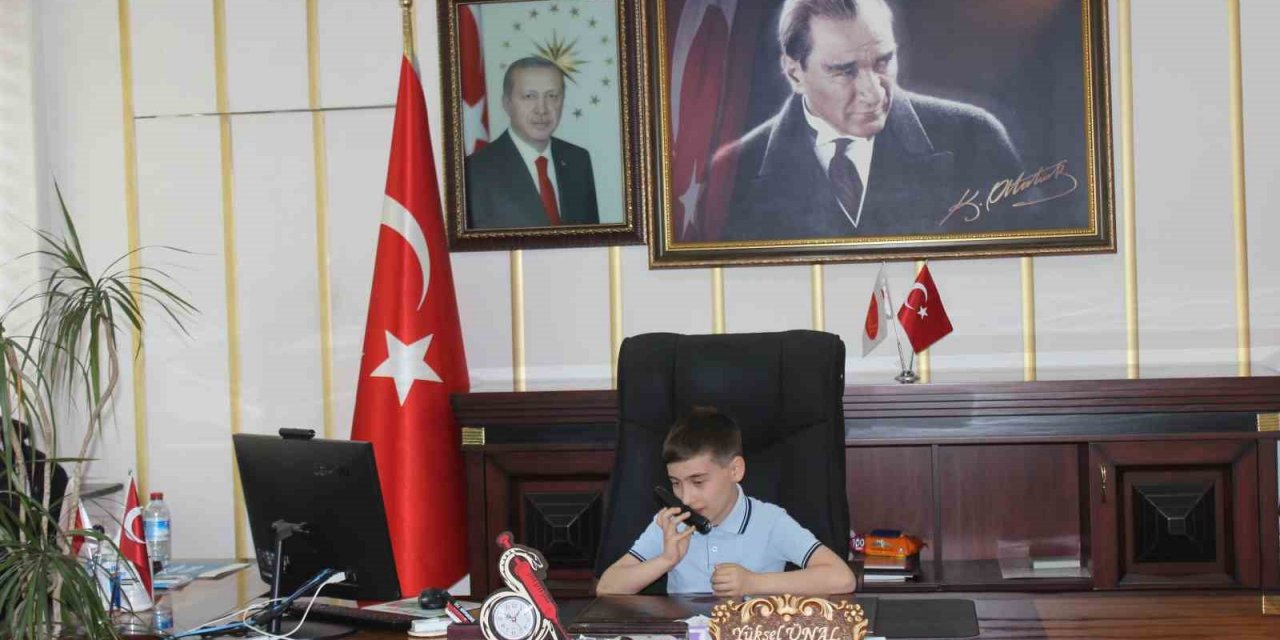 Büyünce Kaymakam Olmak İsteyen Minik Emir, Koltuğa Erken Oturdu