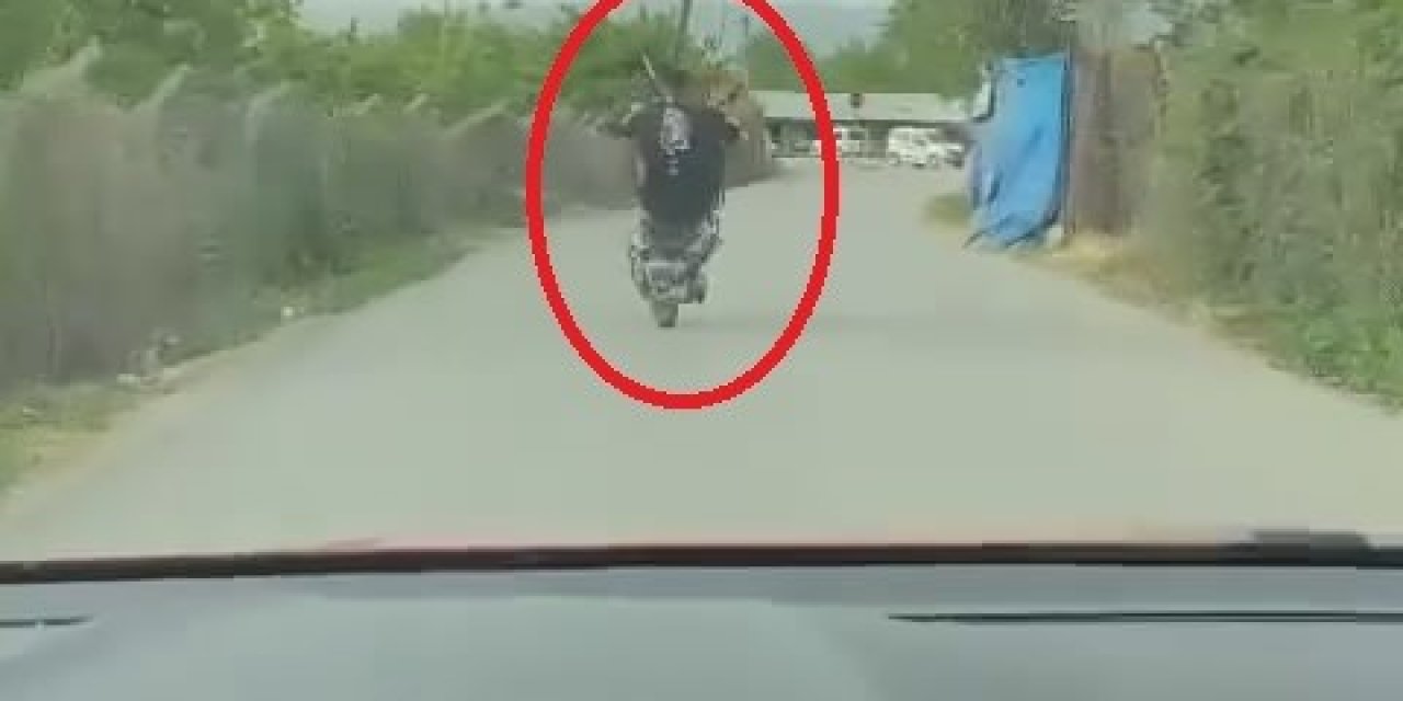 Motosikletiyle Ön Kaldırdı, Kayarak Yere Düştü