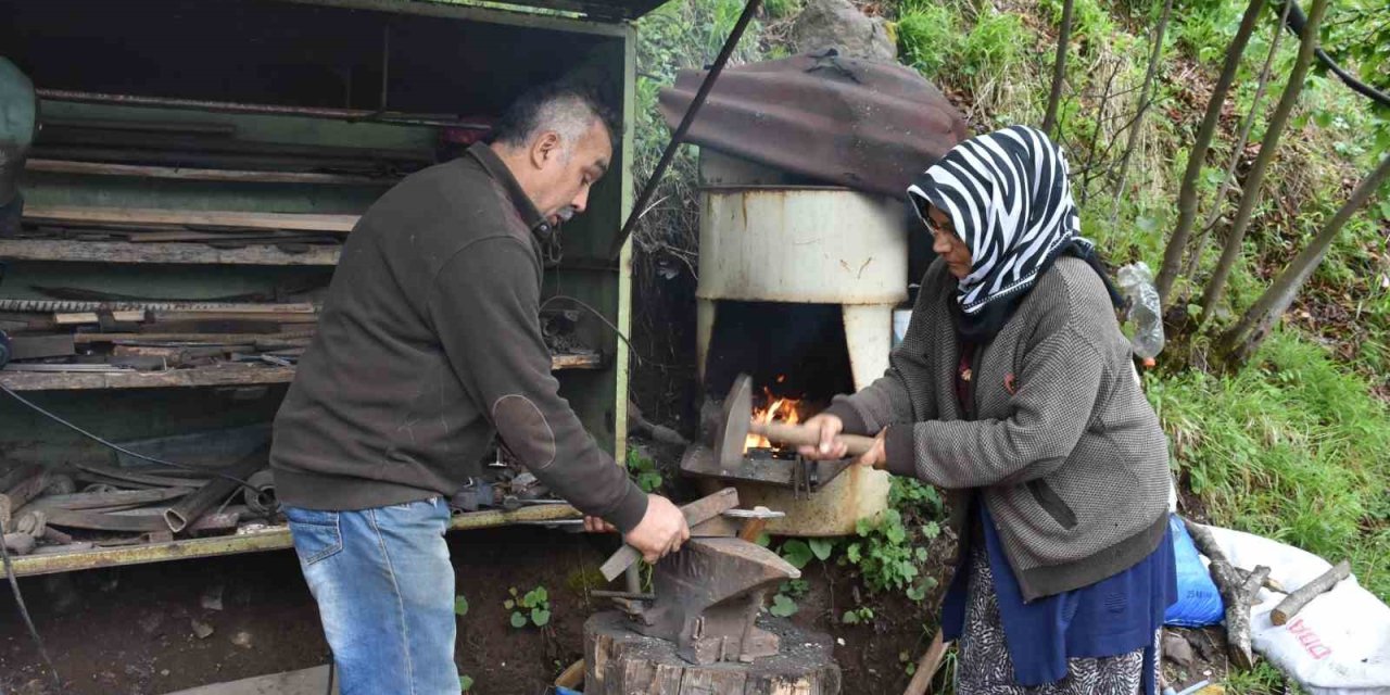 İlçe İlçe Dolaşıp Tamirat Yaparak Geçimini Sağlıyor