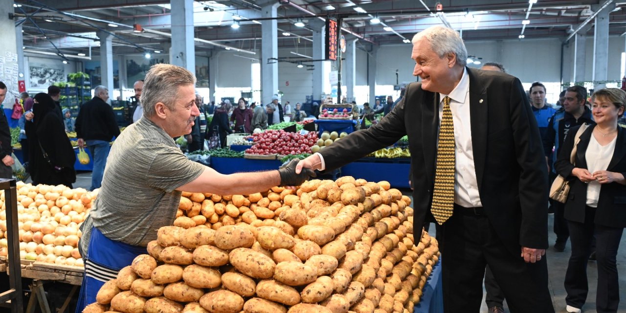 Başkan Bakkalcıoğlu pazarcı esnafı ile bir araya geldi