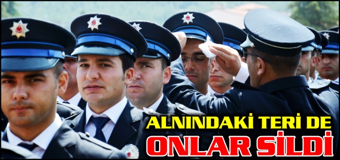 ALNINDAKİ TERİ DE ONLAR SİLDİ