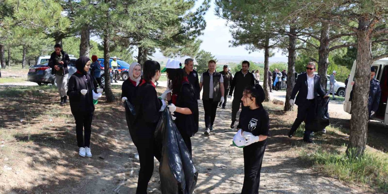 Ormanlık Alanda Mıntıka Temizliği Yapıldı