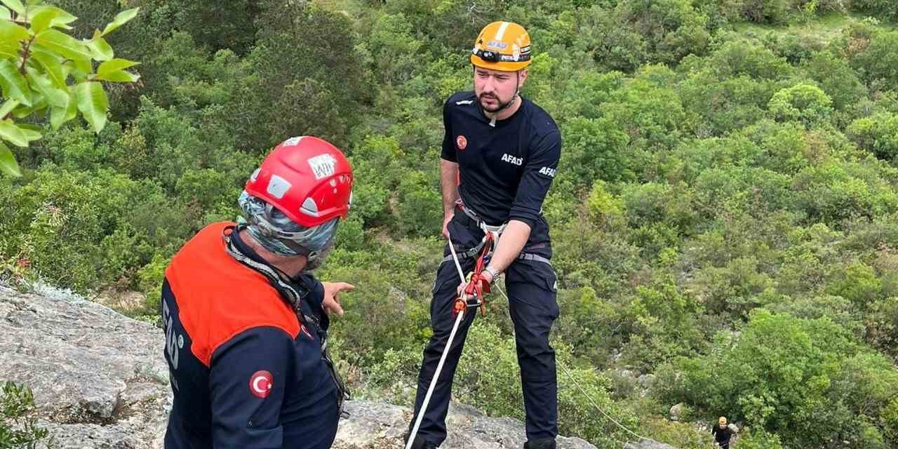 Afad Ekiplerinin Dağ Eğitimi Nefes Kesti