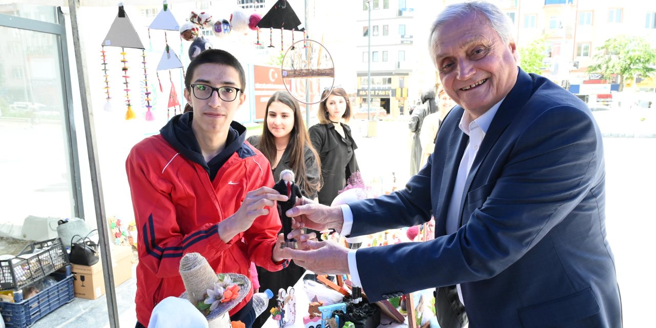 Başkan Bakkalcıoğlu Anlamlı Kermesi Ziyaret Etti