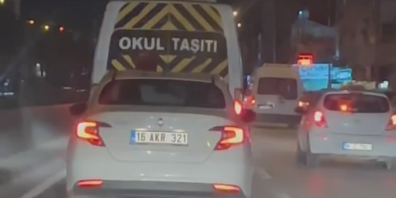 Makas Atarak Trafiği Tehlikeye Soktu, O Anlar Kamerada