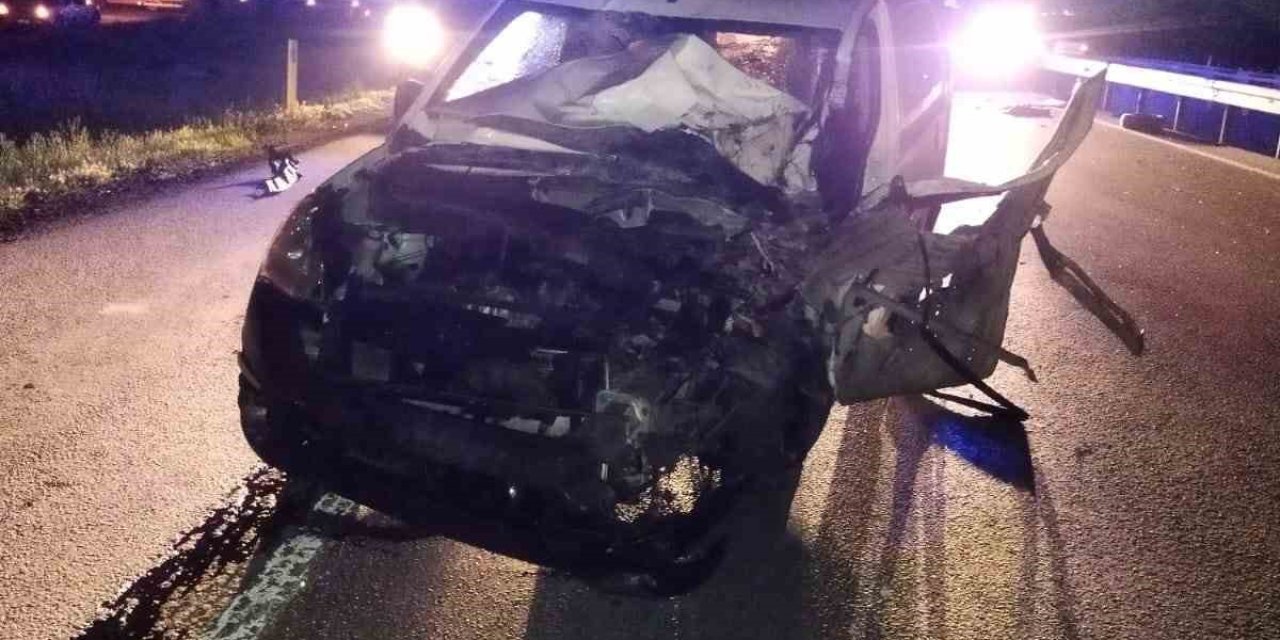 Ticari Araç Vince Çarptı, 1’i Ağır 3 Kişi Yaralandı