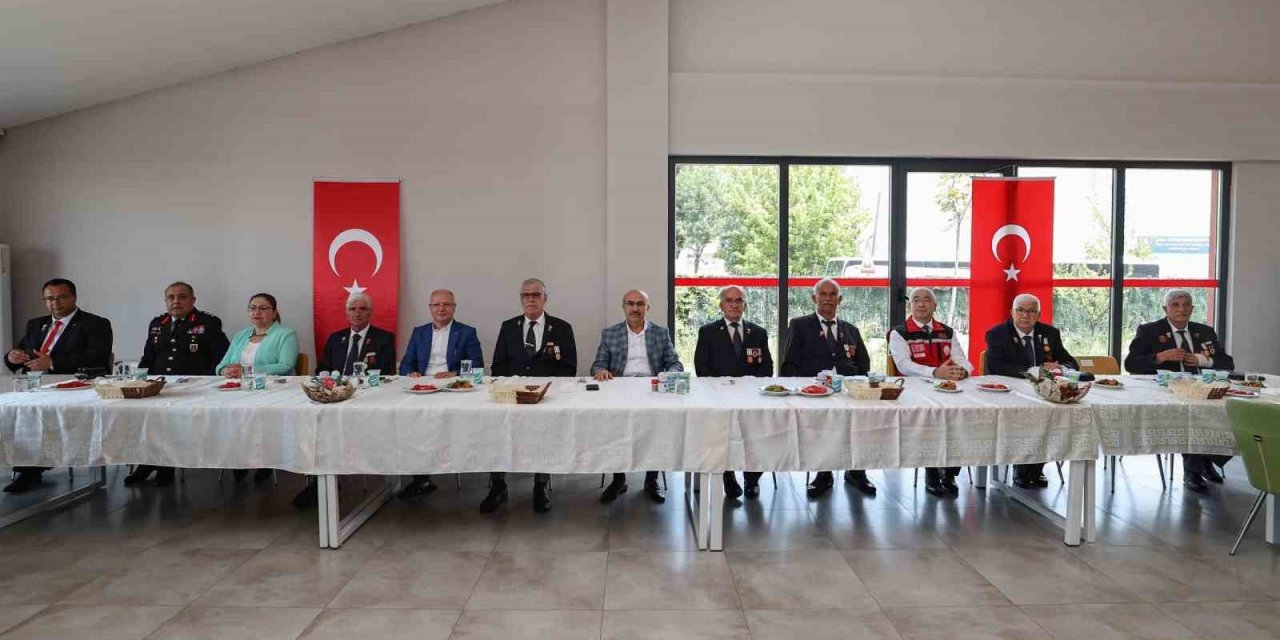Vali Demirtaş Kıbrıs Gazileri İle Bir Araya Geldi