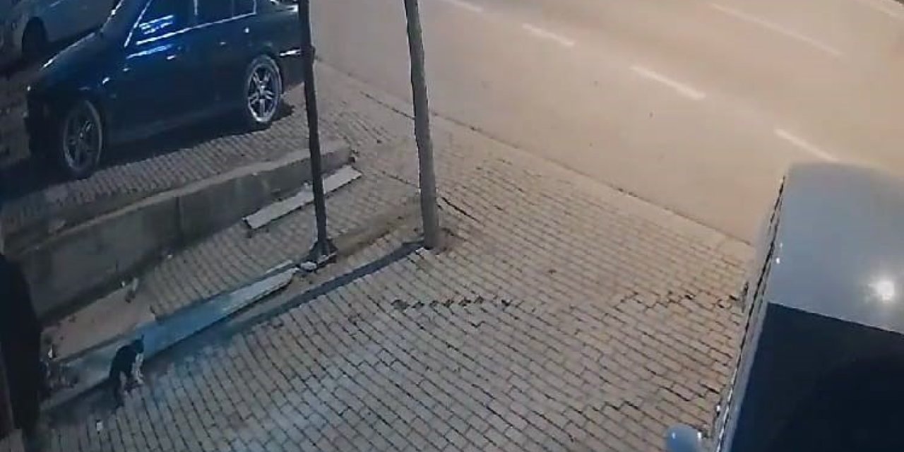 Motosikleti 30 Metre Sürüklendi, Ayağa Kalkıp Yoluna Devam Etti