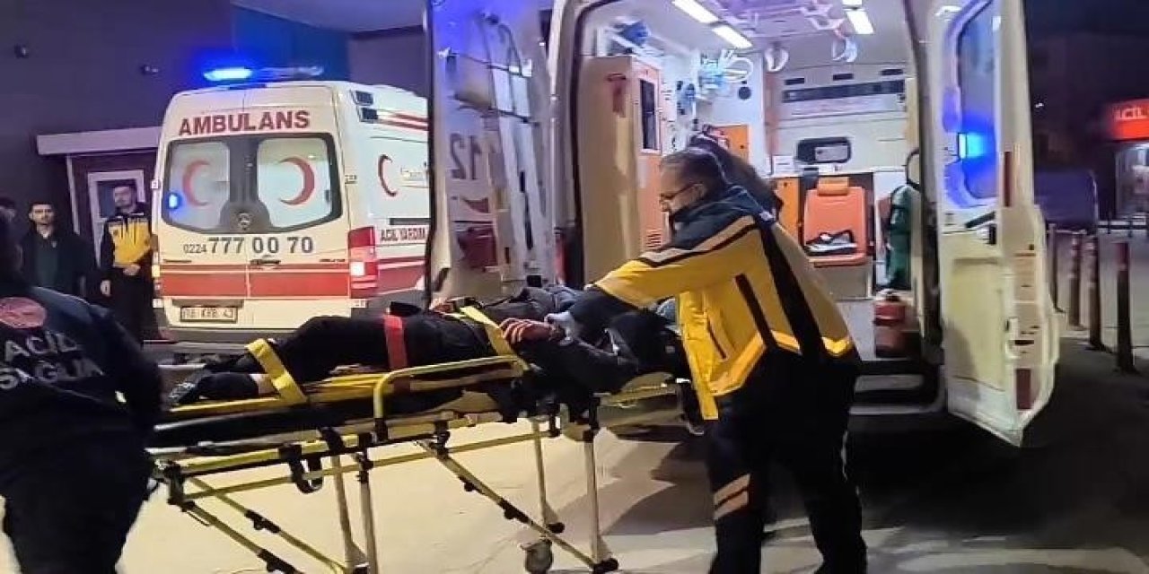 Direğe Çarpan Motosiklet İkiye Bölündü: 1 Yaralı