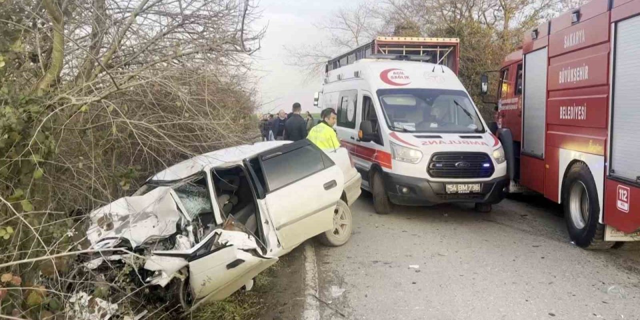 Feci Kaza: Otomobil Hurdaya Döndü, Anne Ve Oğlu Hayatını Kaybetti