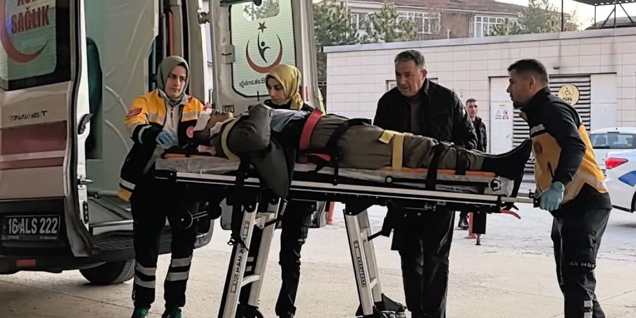 Otomobilin Çarptığı Yaşlı Adam Ağır Yaralandı
