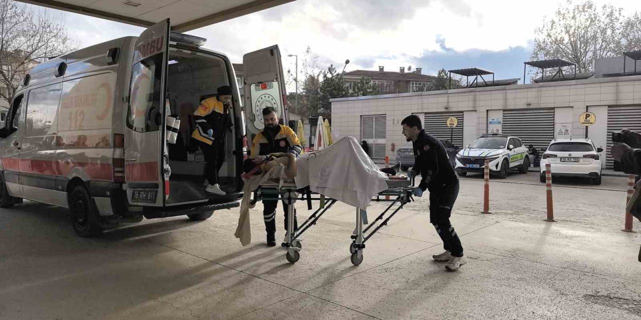 Anahtar Unutulunca İple Sarkıtılan Genç 3’üncü Kattan Düştü