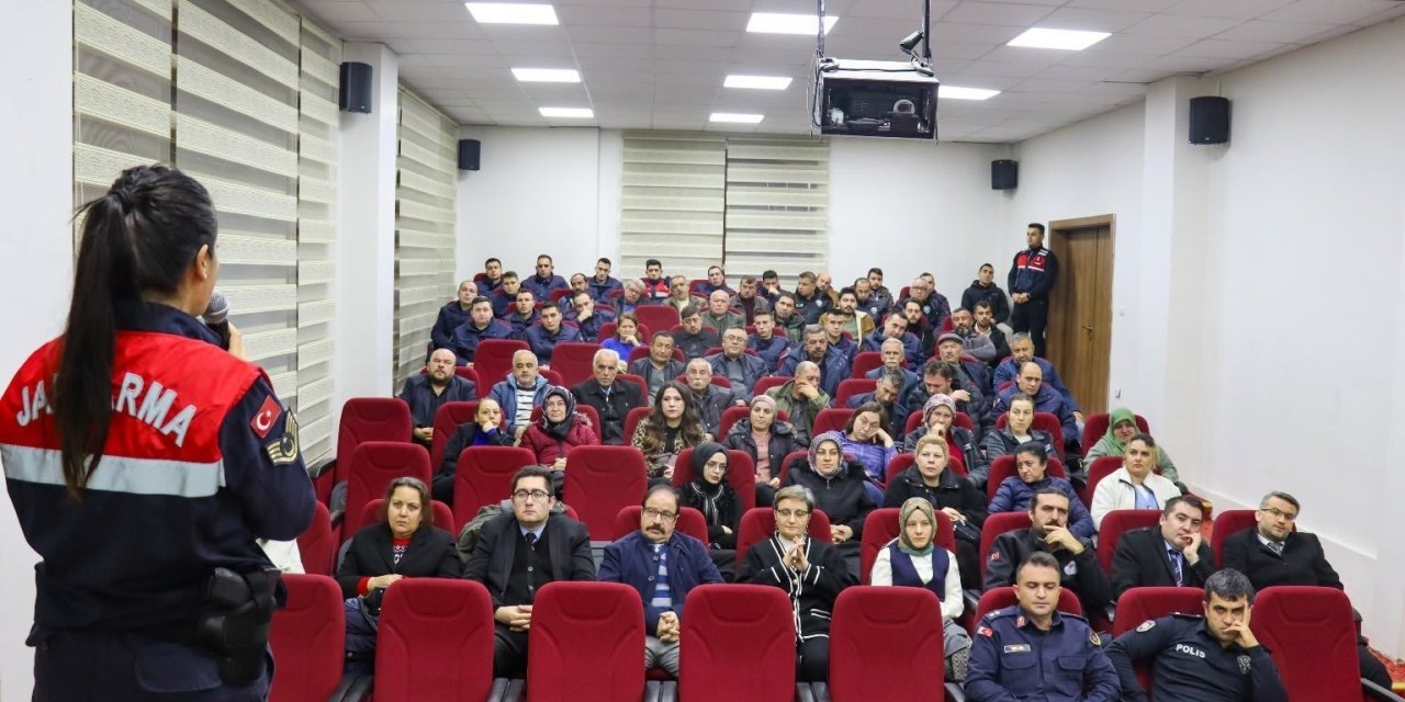 Mahalle Muhtarlarına Farkındalık Eğitimleri Verildi