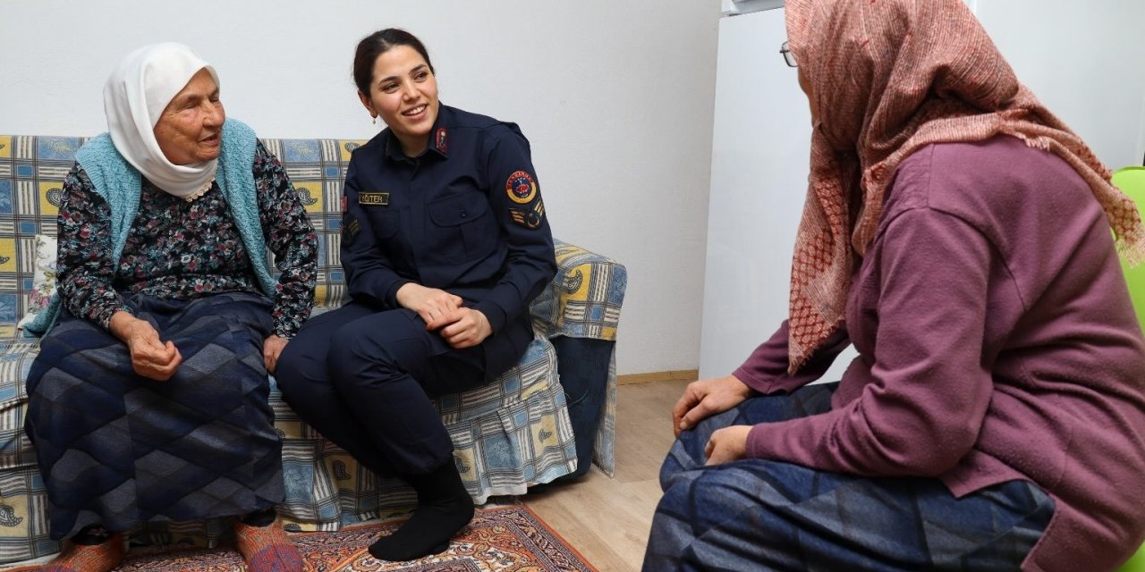 Jandarmadan Yaşlı Vatandaşlara Ziyaret